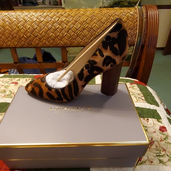 SHOES - Picture 3 of 8